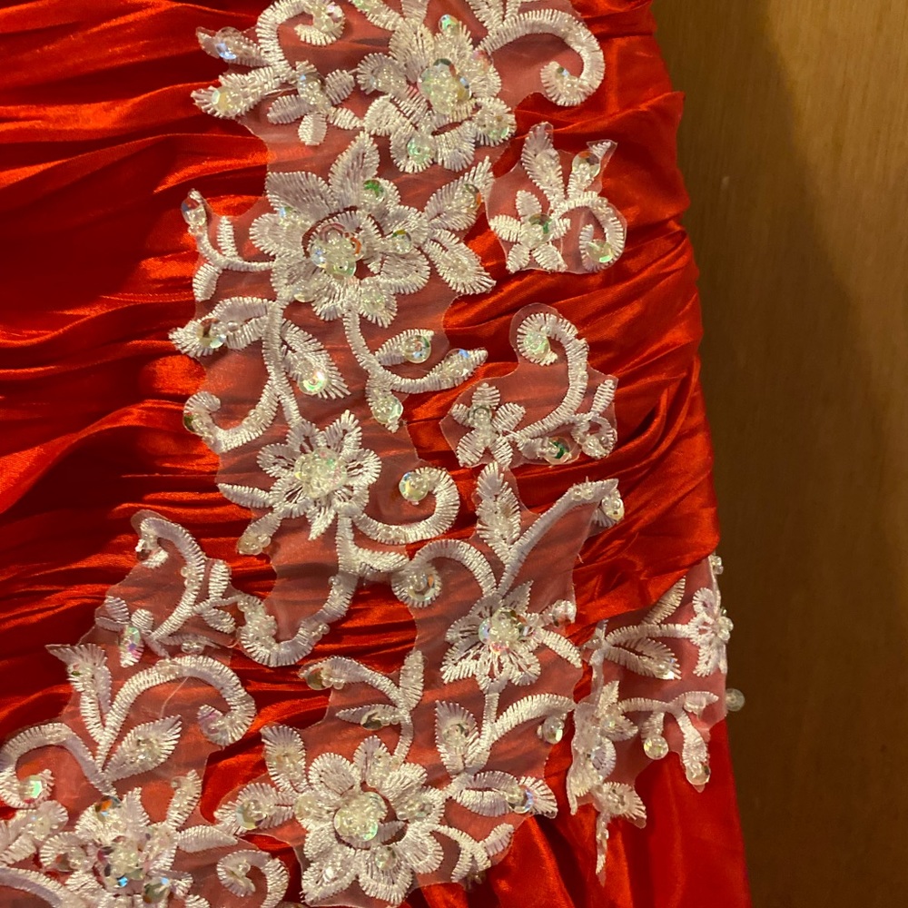 Chappiness Prom Dress. Size 5. Beautiful red dress!